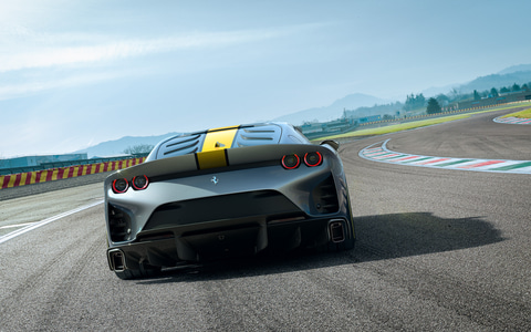 フェラーリ、V12のスペシャルモデル新型「812 Competizione」と「812