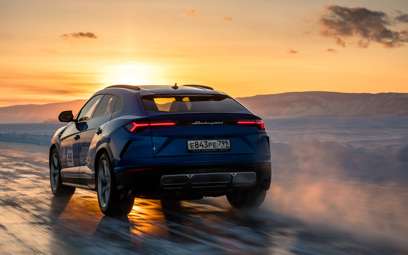 氷上で記録を樹立することは、スポーツへの愛情とアドレナリンへの渇望に由来する個人の趣味だけではなく、自動車工学への重要な貢献でもあるという