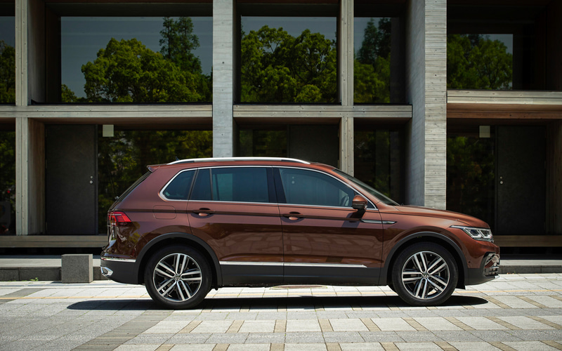 「TSI Elegance」をベースにする導入記念特別仕様モデル「TSI First Edition」（ジンジャーブラウンメタリック）