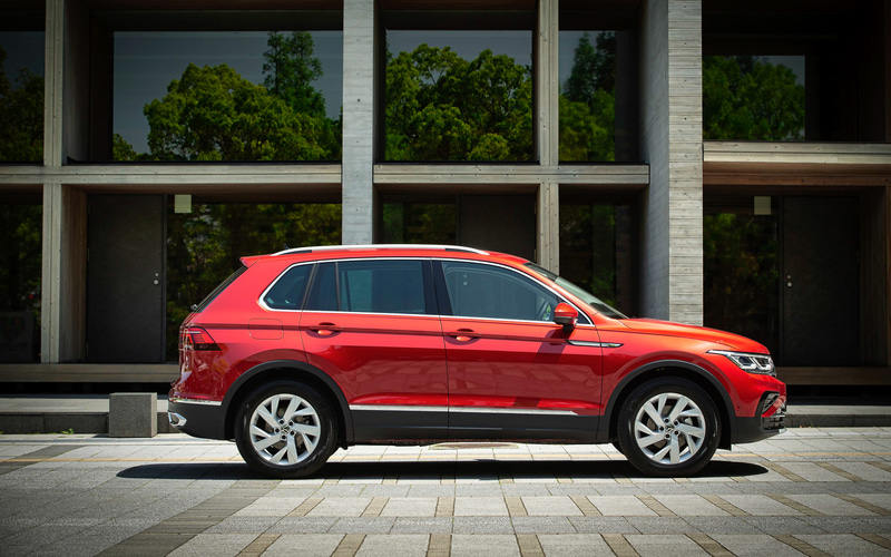 「TSI Elegance」のボディサイズは4515×1840×1675mm、ホイールベースは2675mm。18インチホイール＆235/55R18タイヤを装着