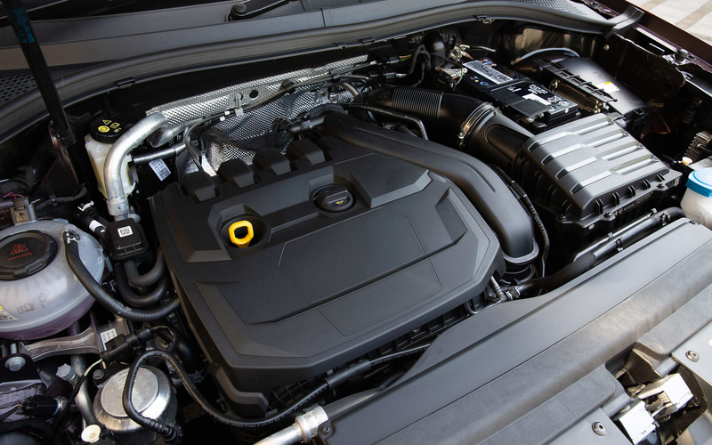 R以外のモデルが搭載する直列4気筒DOHC 1.5リッターターボの1.5 TSIエンジン