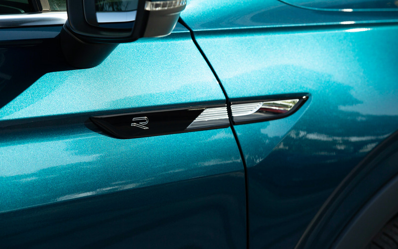 「TSI R-Line」は19インチホイール＆255/45R19タイヤをセット