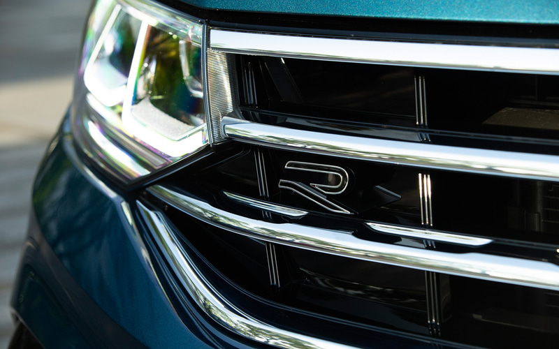 「TSI R-Line」は19インチホイール＆255/45R19タイヤをセット