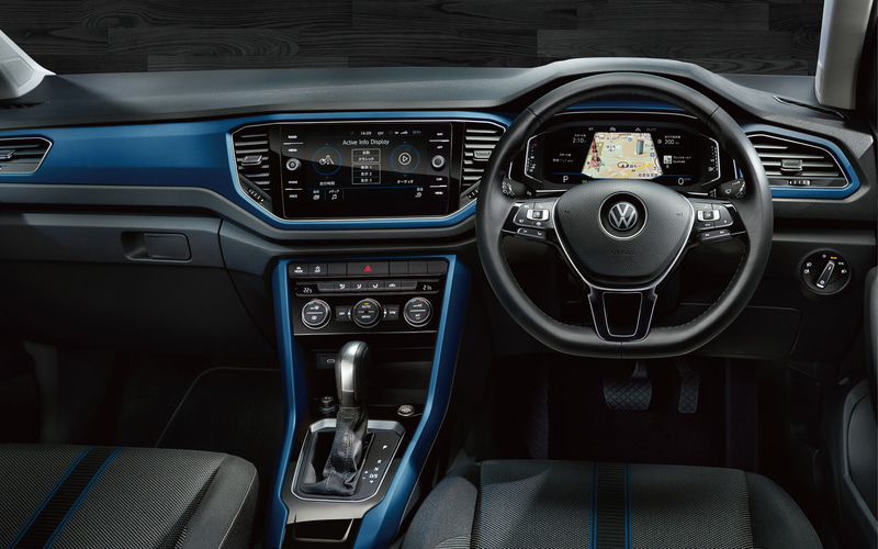 ラヴェンナブルーメタリックを選ぶと、インテリアがボディカラー同色系のブルーにカラーコーディネートされる