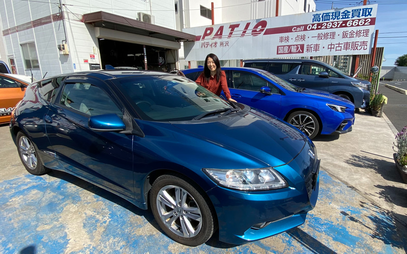 予想外の里帰りをしてきた、元愛車のCR-Z。駐車場と家計に余裕があれば……というところだったのですが、ひょんなことから「委託販売」を試してみることに！　道ゆくクルマや人からとても目に入りやすい、特等席をご用意いただいて、次のご主人を待つことになりました。どんな出逢いが訪れるのか、楽しみにしているところです