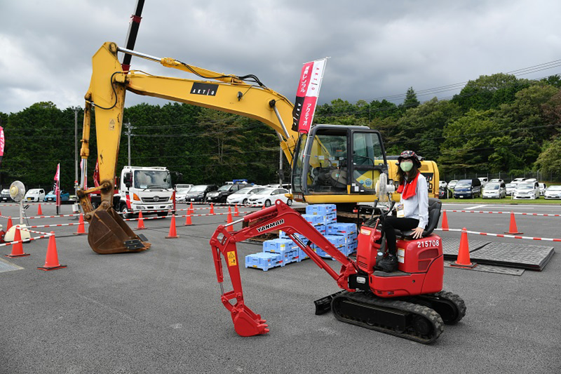 ［アクティオ働くクルマ］両日展示、協力：株式会社アクティオ