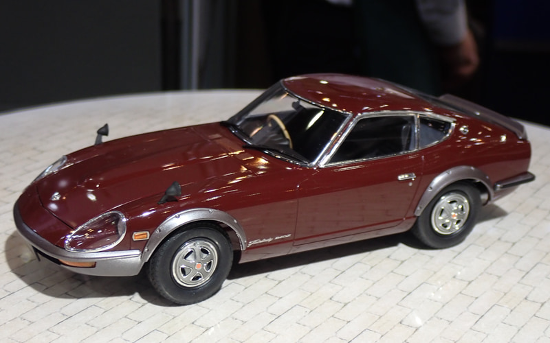 フロントのGノーズから流れるラインが美しいフェアレディ 240ZG