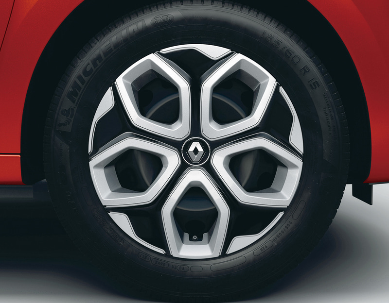 トゥインゴ Sは15インチホイールカバーが備わる