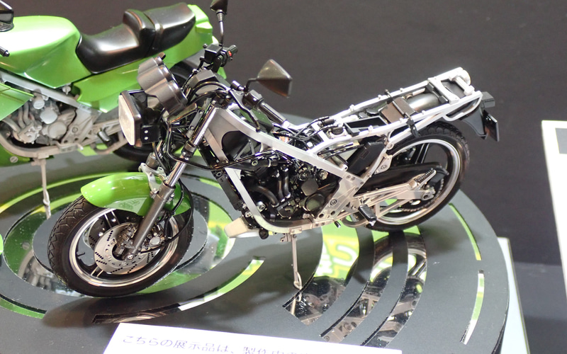 カウルを外した状態を再現できるほど作り込まれたKR250