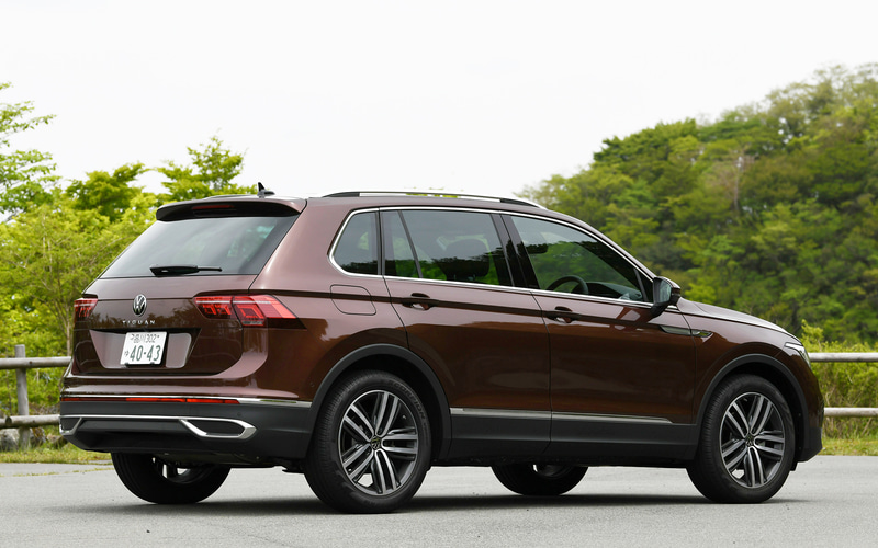 今回試乗したのは5月12日にマイナーチェンジした新型「ティグアン」。写真は特別仕様車の「TSI First Edition」（524万9000円）で、ボディサイズは4515×1840×1675mm（全長×全幅×全高）、ホイールベースは2675mm。ボディカラーは専用のジンジャーブラウンメタリック