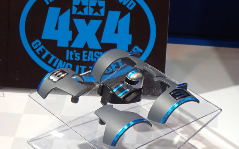 取り外したフェンダーとドライバー