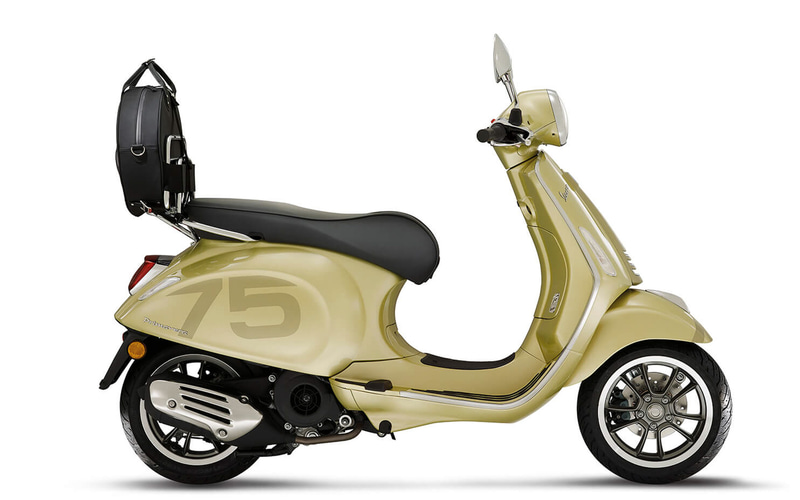 前後ホイールのリム外周はグレーに塗装される