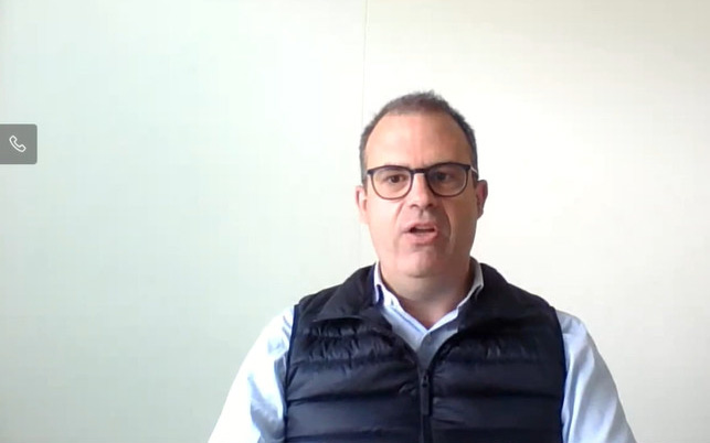 ステランティス CSO（最高ソフトウェア責任者） イヴ・ボヌフォン氏（会見より筆者キャプチャー）