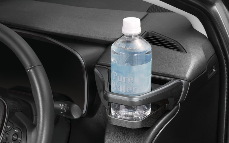 まるで純正のように見えるドリンクホルダー