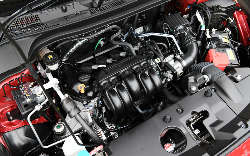 ガソリンモデルには、新開発となる最高出力87kW（118PS）/6600prm、最大トルク142Nm（14.5kgfm）/4300rpmを発生する直列4気筒DOHC 1.5リッターエンジンを搭載