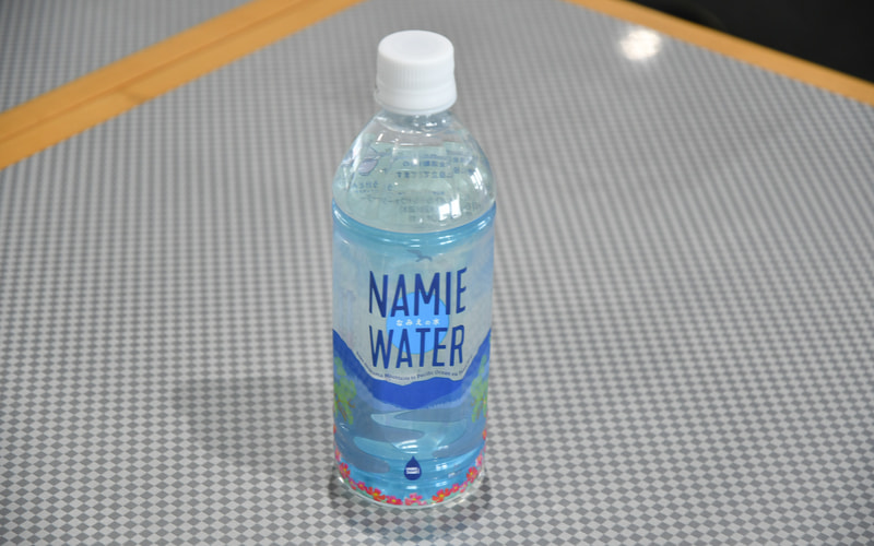 モリゾウ選手が「安室奈美恵じゃないですよ！」とお勧めする浪江町の「NAMIE WATER」。水素も浪江町から運ばれている