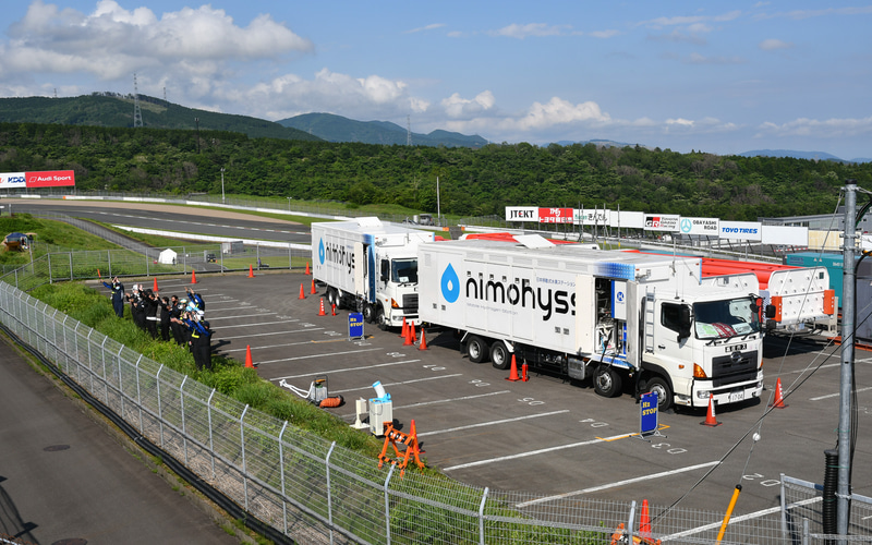 一番お疲れだったかもしれないのが給水素スタッフ。ゴールした各車を祝っていた