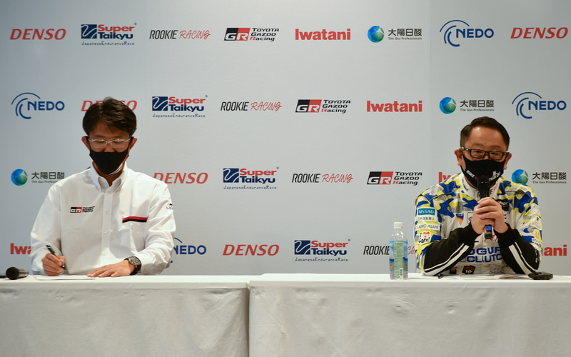 鈴鹿や岡山についても言及するモリゾウ選手。トヨタ自動車の社長でもあるのだが、鈴鹿サーキットには短パンで現われる地元のレース好きでもある