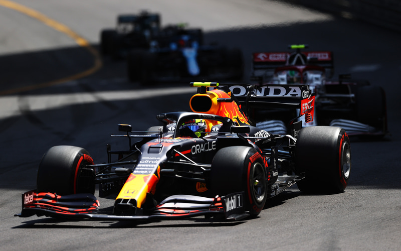 レースで4位に入り、チームがコンストラクターズ選手権でトップになることに貢献したセルジオ・ペレス選手 （C）Getty Images / Red Bull Content Pool