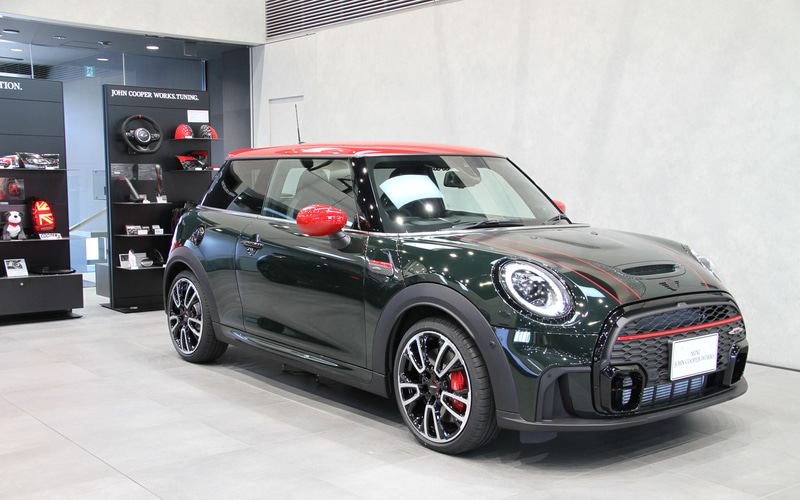 3ドアのジョン・クーパー・ワークスのボディサイズは3880×1725×1430mm（全長×全幅×全高）、ホイールベースは2495mm
