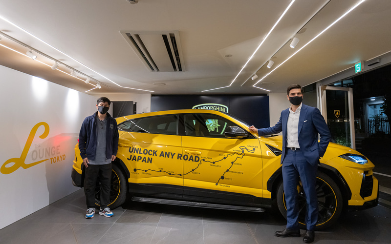 THE LOUNGE TOKYOにゴールして、日本縦断を達成したウルス