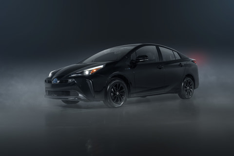 トヨタ、黒い「プリウス」の特別仕様車「ナイトシェードエディション