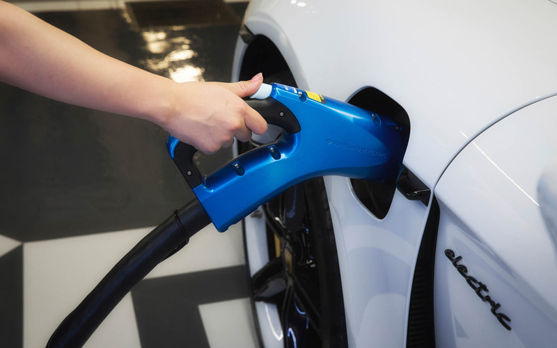 ABBと共同で開発した「ポルシェ ターボチャージャージングステーション」