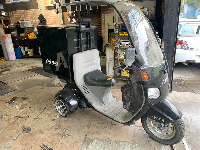 乗り物は何でも好きな小西君はジャイロをもらってきて遊んでました。ちょっと乗りたい……