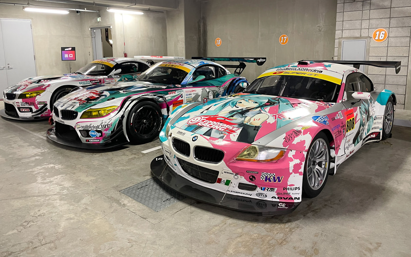 歴代ミク号を展示