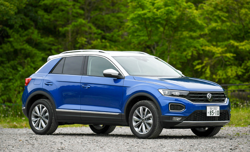 今回試乗したのは2020年12月に仕様変更が行なわれたクロスオーバーSUV「T-Roc（ティーロック）」。撮影したのはディーゼル車の「T-Roc TDI Style Design Package」（410万3000円）で、ボディサイズは4240×1825×1590mm（全長×全幅×全高）、ホイールベースは2590mm。なお、5月には直列4気筒DOHC 1.5リッターターボの1.5TSIエンジンと7速DSGを搭載するガソリンエンジンモデルを日本に導入している