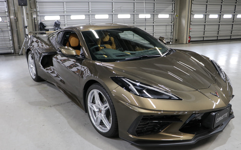 【コルベットC8開発秘話本】 GM、新型「コルベット（C8）」公開 史上初のミッドシップ＆右ハンドル