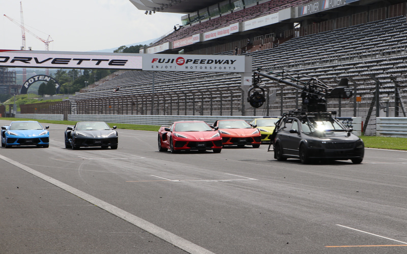 ライブ配信する映像を撮影しながら走行していた