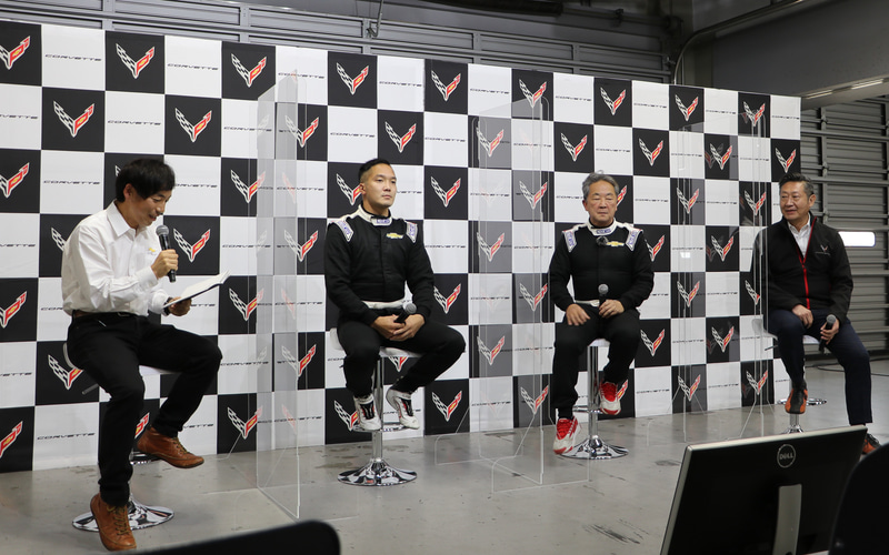 トークショーの模様はライブ配信された