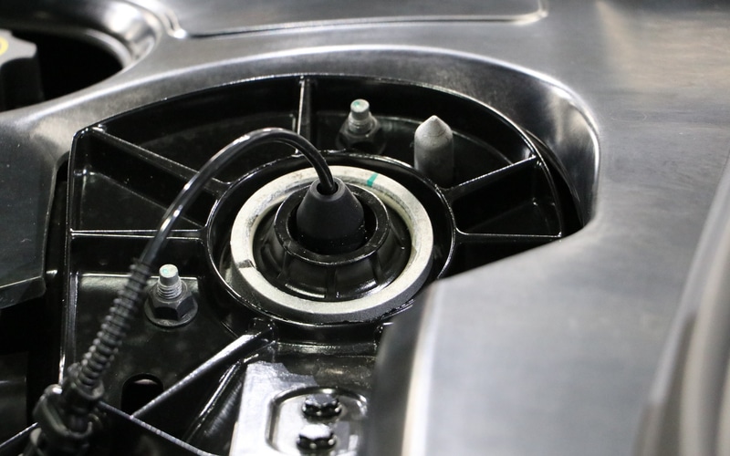 サスペンションには自動で減衰力調整が行なわれるコードがつながる