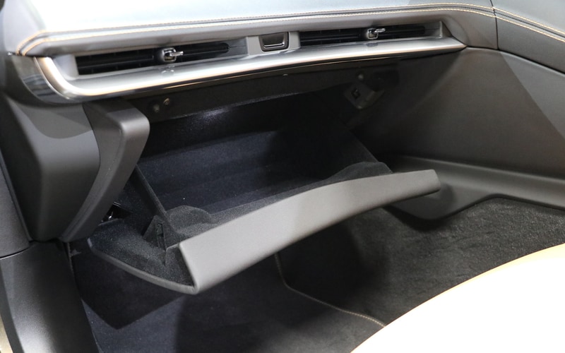 助手席側のグローブボックス