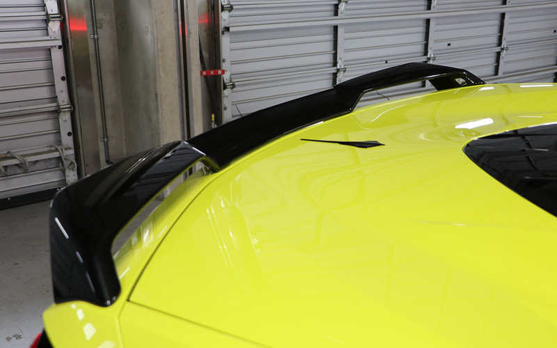 リアウイングもブラック塗装