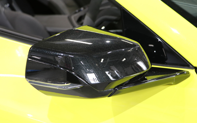 サイドミラーはブラック塗装