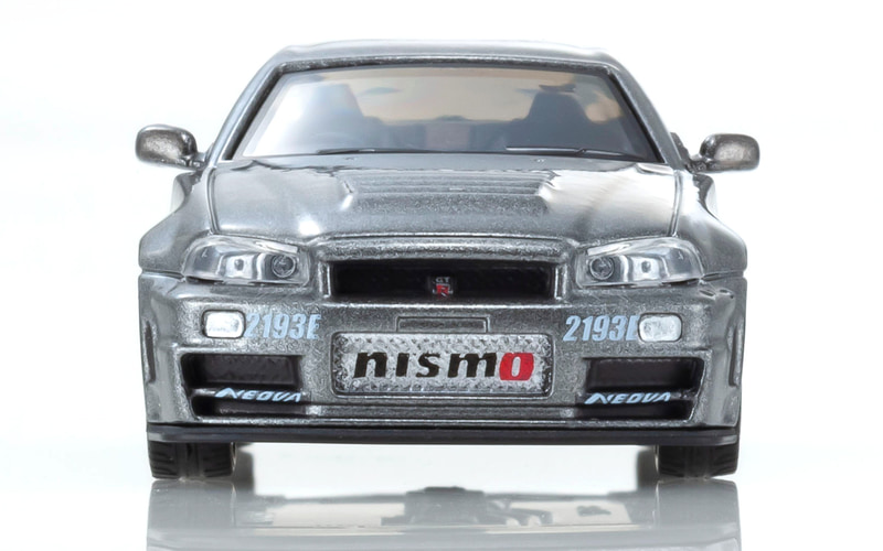 ミニカーサイズ：本体全長7.1cm。ミニカー素材：亜鉛合金、ABS樹脂、PVC（非フタル酸系）、ポリスチレン。ギミック：開閉機構なし