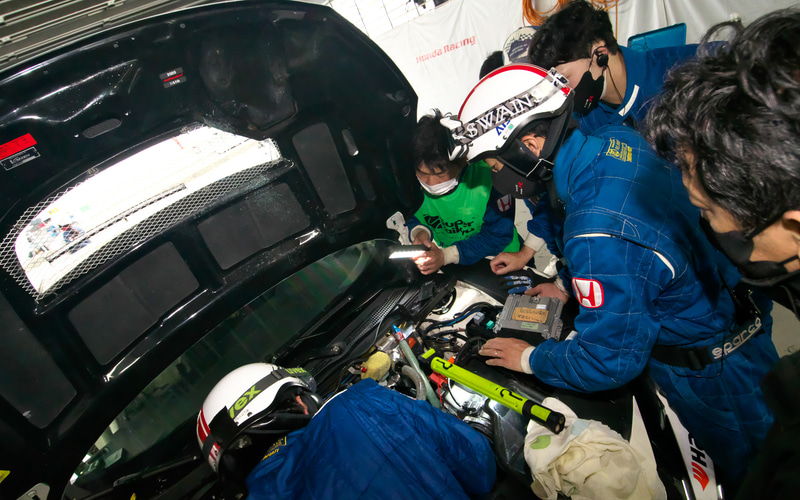 エンジンのチェックランプが点灯するトラブルで緊急ピットイン