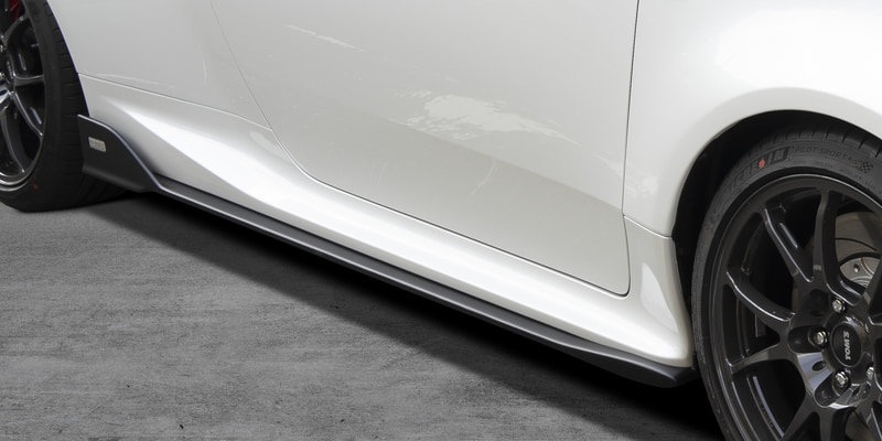 TOM'S GR YARIS Type TK サイドディフューザー。価格はフラットブラック：10万1200円、素地：6万6000円