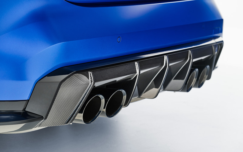 電子制御ダンパー付きアダプティブMサスペンションやフロント19インチ、リア20インチのアロイホイールなども装備