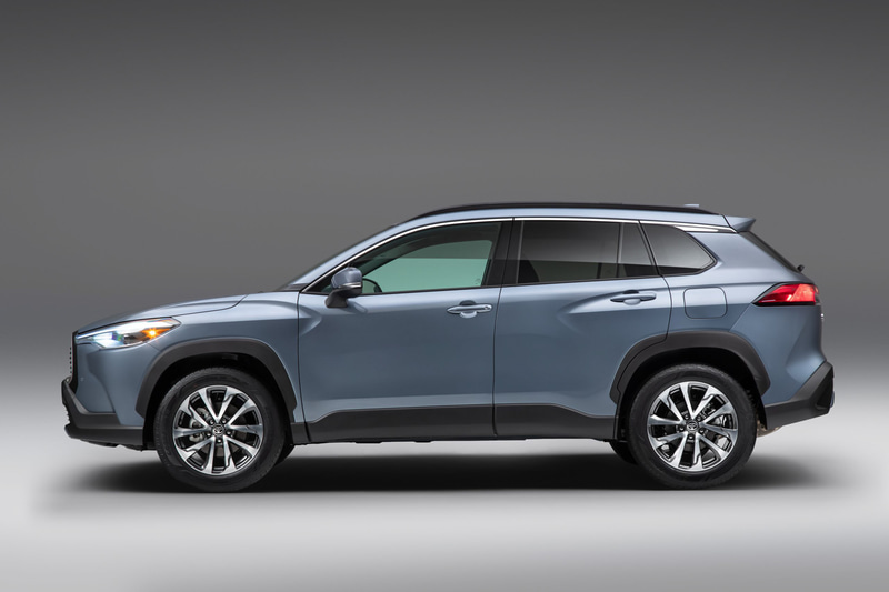 新型車「カローラ クロス」