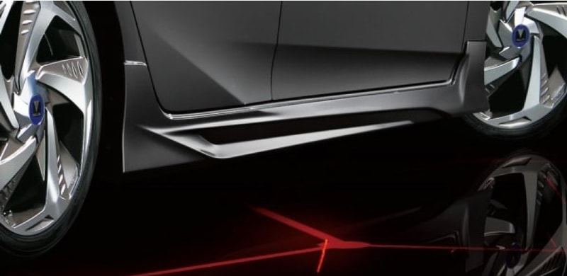 サイドスカート（画像はグレーメタリック）は、素地が3万8500円、塗装済が5万600円