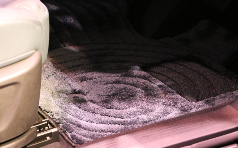 枯山水をイメージしたフロアマットはリミテッド専用