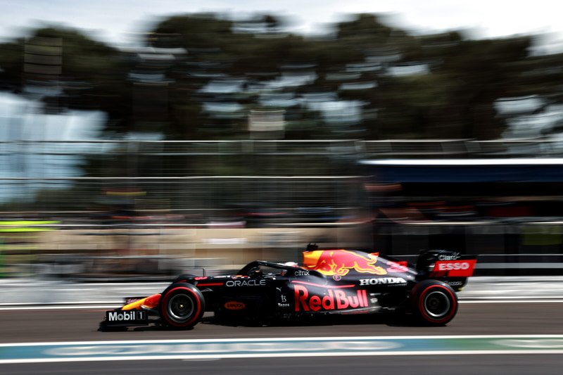 トップ走行中にトラブルでリタイアとなったマックス・フェルスタッペン選手（33号車 レッドブル・レーシング・ホンダ）　（C）Getty Images / Red Bull Content Pool