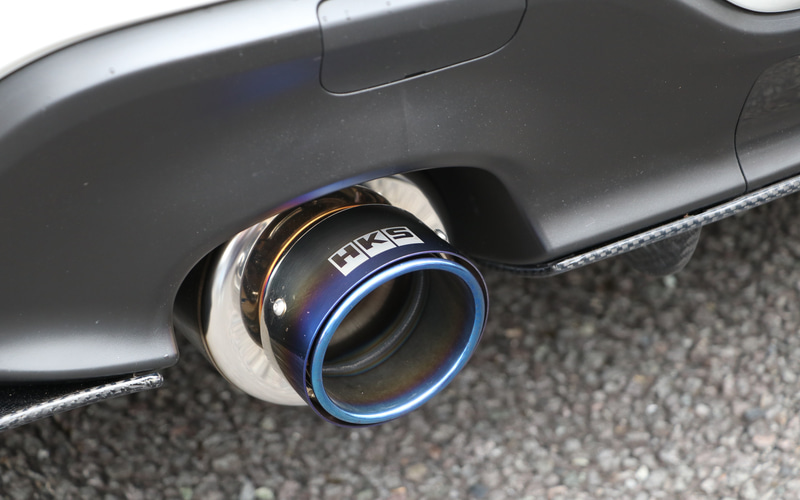 マフラーは左右1本ずつの2本出し