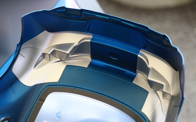 ボディの内側から見たヘッドライトとテールランプのライトケース