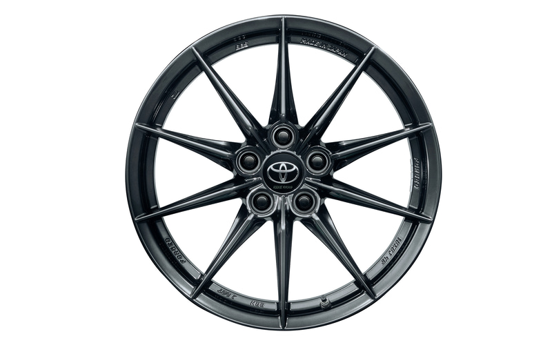 GRヤリス“モリゾウセレクション”のカラーバリエーションはプラチナホワイトパールマイカ、エモーショナルレッドII、プレシャスブラックパールの3色。ホイールオーナメントにROOKIE Racingロゴを挿入するほか、コイルスプリング、ショックアブソーバーへROOKIE Racingにちなんだ配色を採用