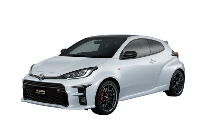 GRヤリス“モリゾウセレクション”のカラーバリエーションはプラチナホワイトパールマイカ、エモーショナルレッドII、プレシャスブラックパールの3色。ホイールオーナメントにROOKIE Racingロゴを挿入するほか、コイルスプリング、ショックアブソーバーへROOKIE Racingにちなんだ配色を採用