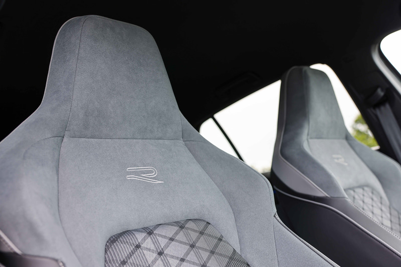 eTSI R-Lineのインテリア